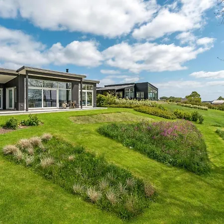 2 Bedroom Amazing In Holiday home *